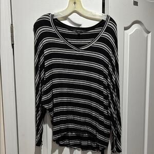 K & C L Black and White Striped v neck soft stretchy Top euc